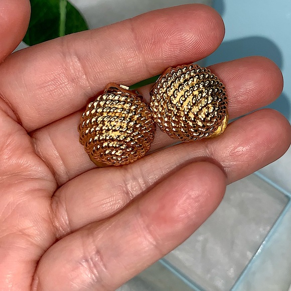 Vintage DIOR Clip-On Earrings - Picture 2 of 13